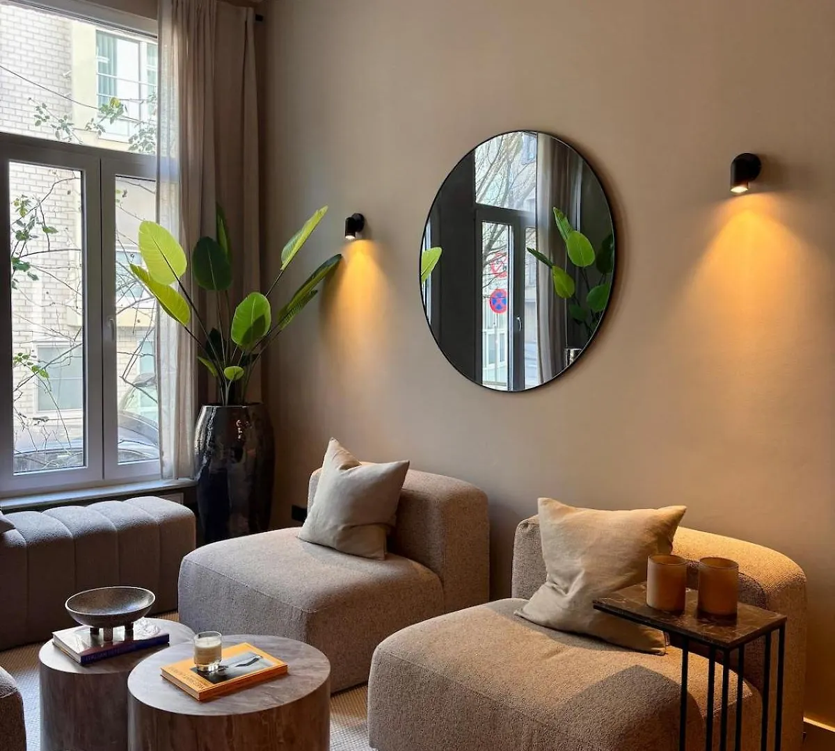 Holiday Home In Antwerp contacts